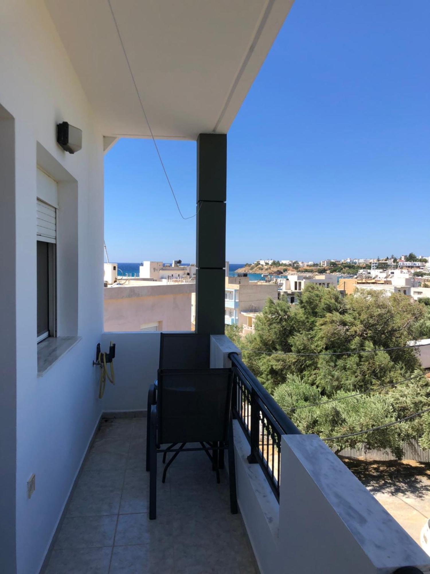 Blue Sky Apartments Makrýgialos Eksteriør billede
